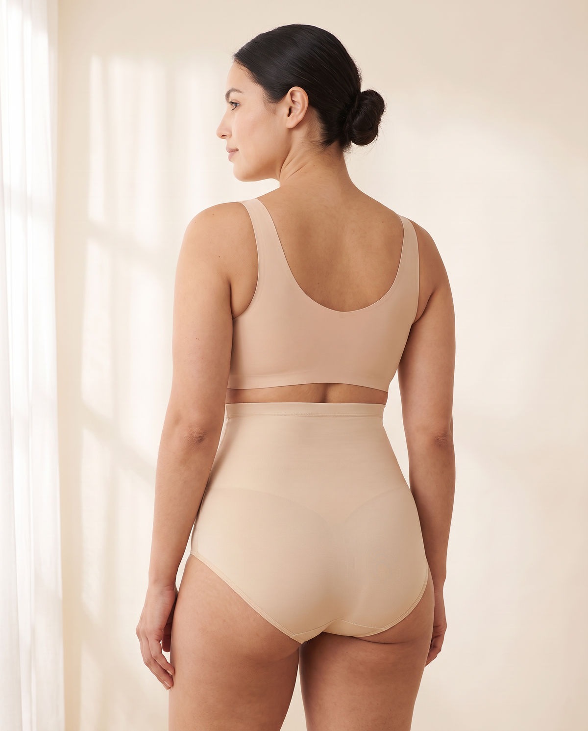 Culotte gainante nude trois quarts dos