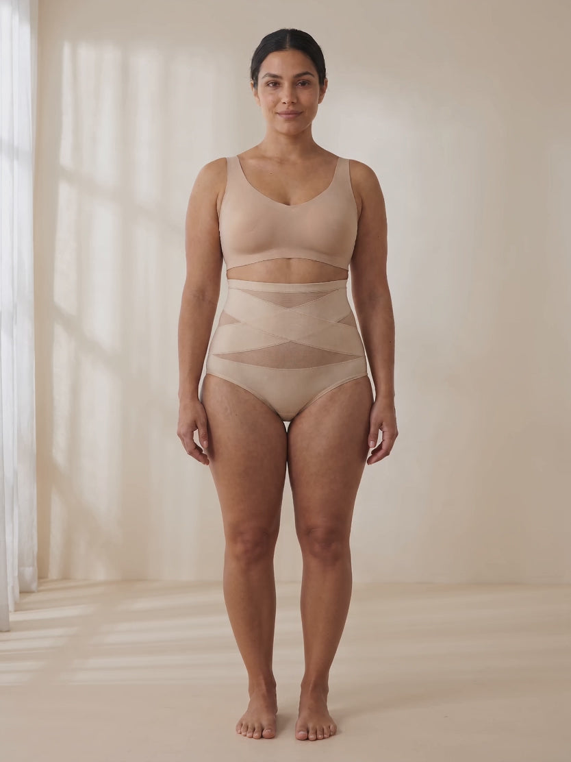 Culotte gainante nude de profil
